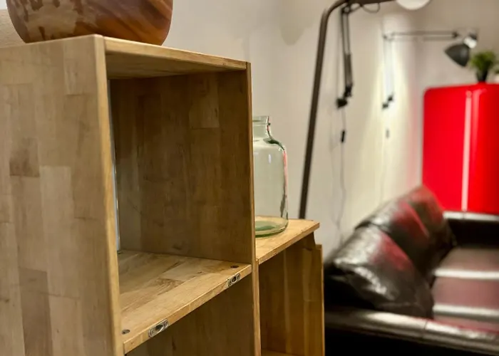 Apartment in Garibaldi Station&self check in 4 people